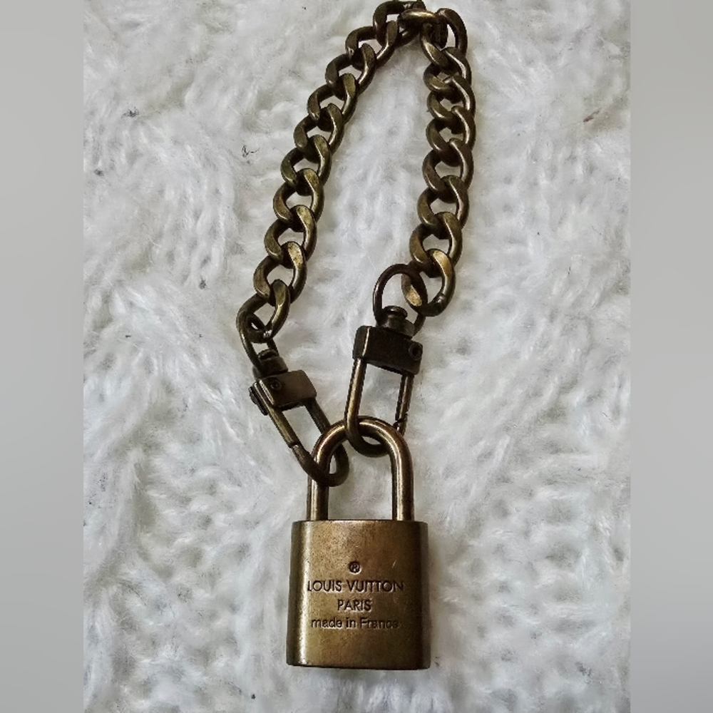 346 Lv Lock No Key With Unbranded Bracelet